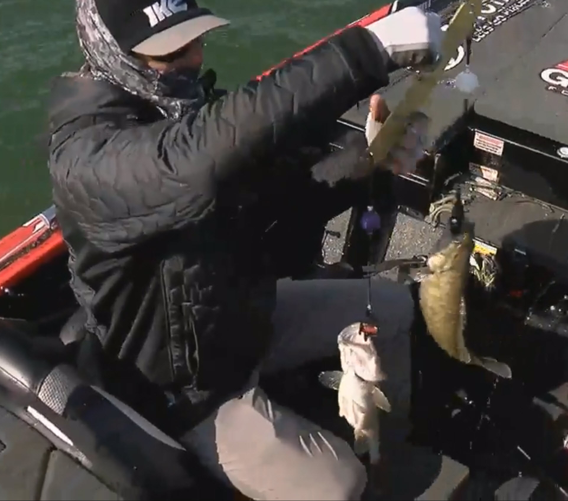 Winter Bass Fishing: The Neko Rig Technique (How To), This Works!, Video